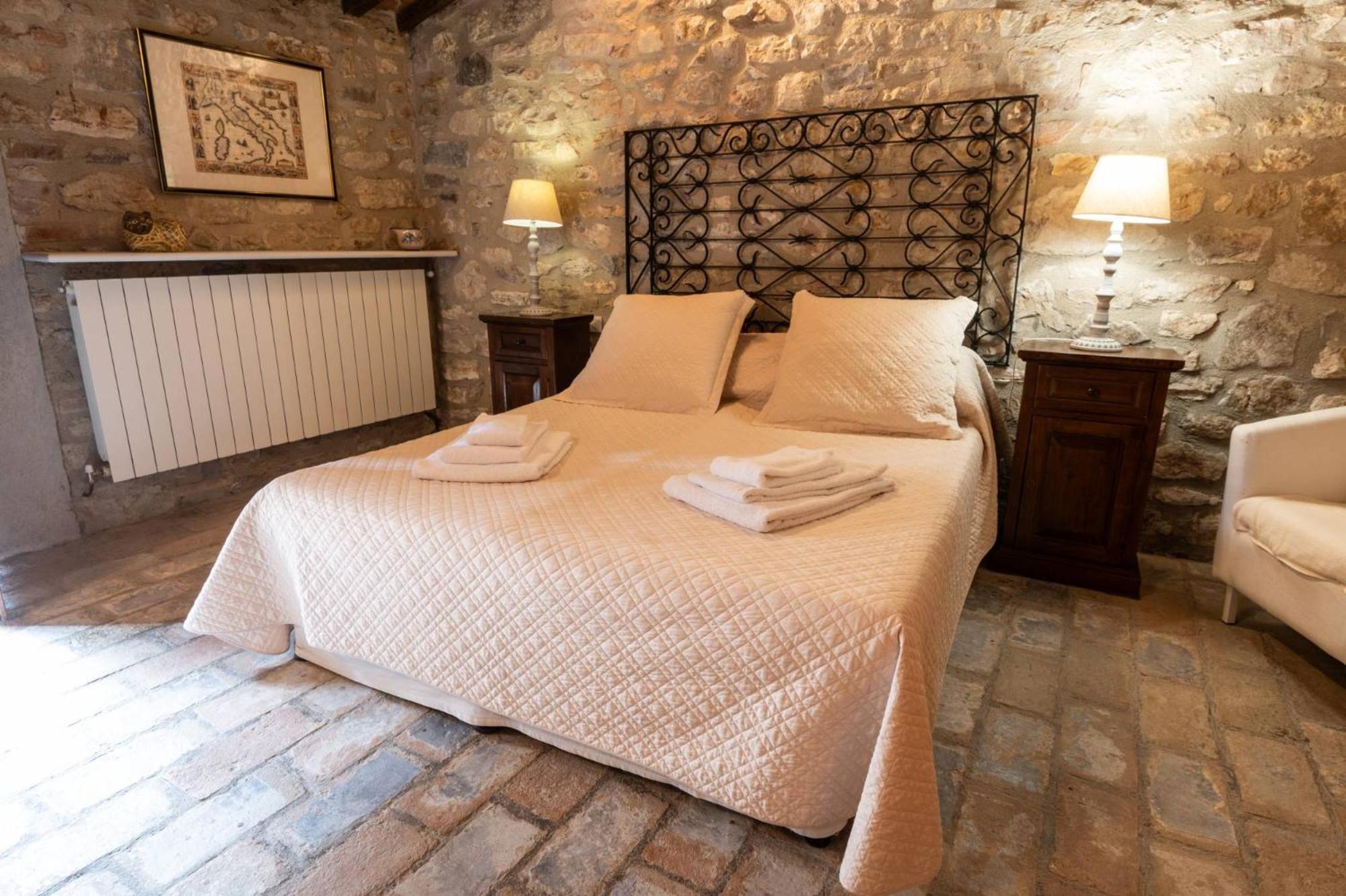 Bed and Breakfast Castello Valenzino Antognola Exterior foto